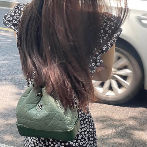 CHANEL 拼色銀扣流浪後背包22*23*10 98新配件塵袋