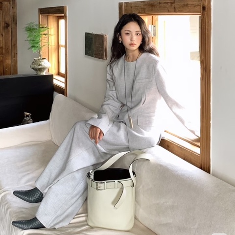 PRADA Buckle白色皮革水桶肩背包27*29*18 98新配件塵袋