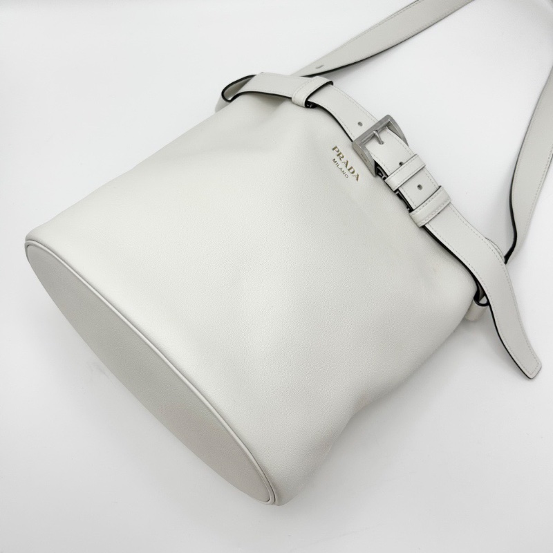 PRADA Buckle白色皮革水桶肩背包27*29*18 98新配件塵袋-3