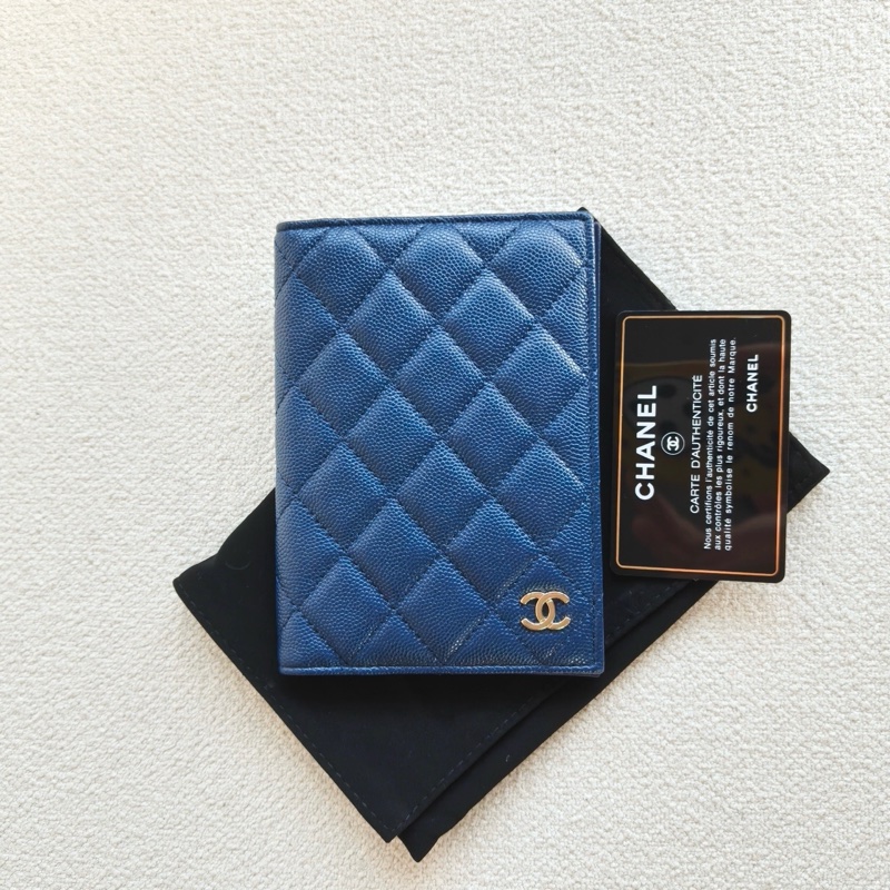 Chanel • 經典金釦荔枝牛皮護照夾 深藍色-1