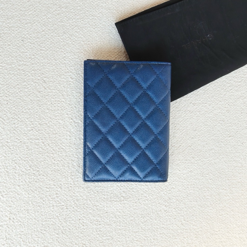 Chanel • 經典金釦荔枝牛皮護照夾 深藍色-2