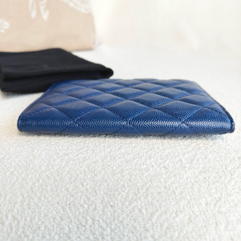 Chanel • 經典金釦荔枝牛皮護照夾 深藍色-4