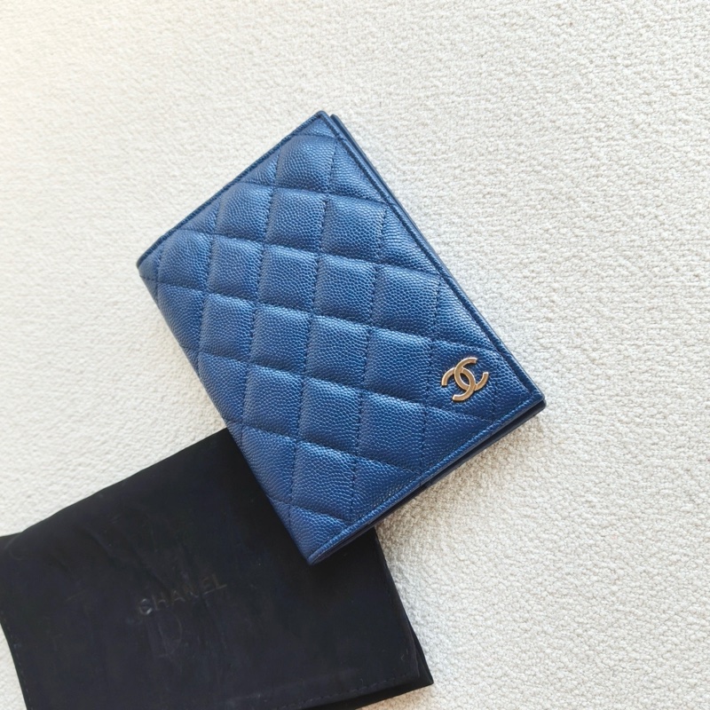 Chanel • 經典金釦荔枝牛皮護照夾 深藍色-5