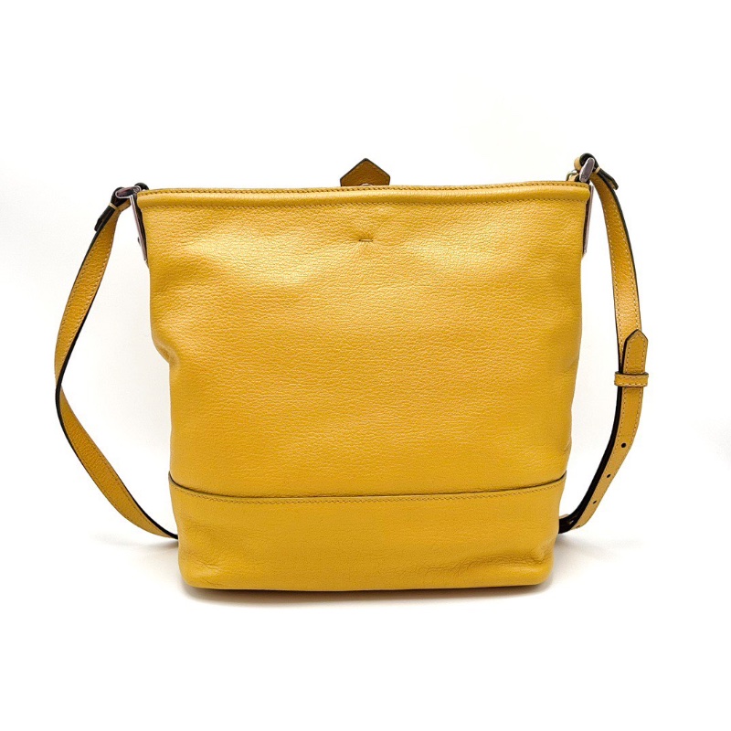 FENDI 黃色牛皮吊墜Logo水桶腋下包24*26*11 98新配件塵袋-6