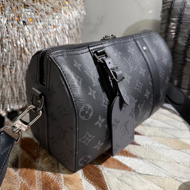 LV 黑灰老花CITY Keepall 黑武士斜背包 晶片款 缺貨款-1