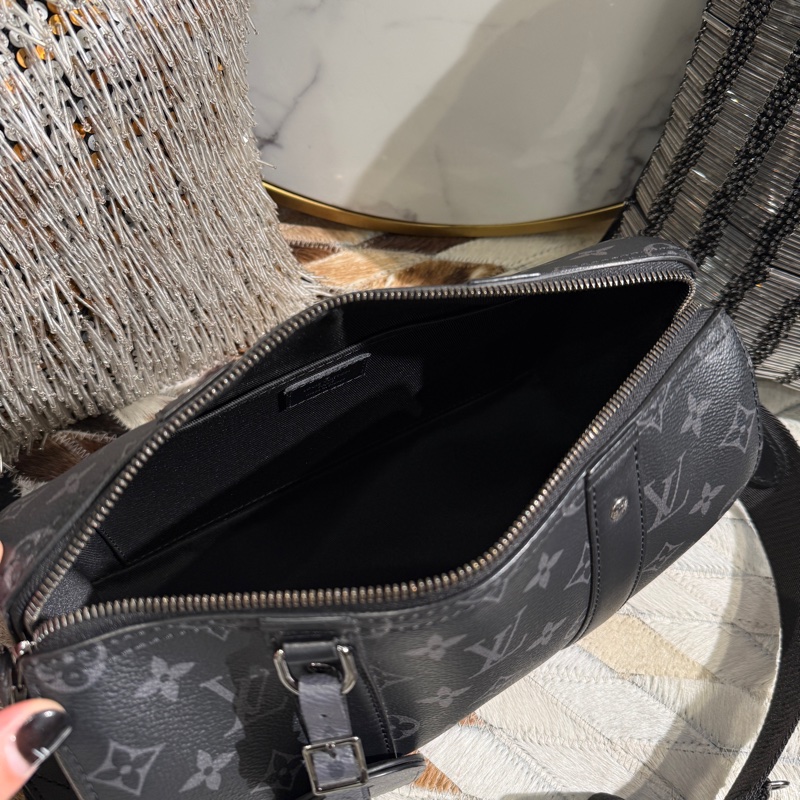 LV 黑灰老花CITY Keepall 黑武士斜背包 晶片款 缺貨款-7