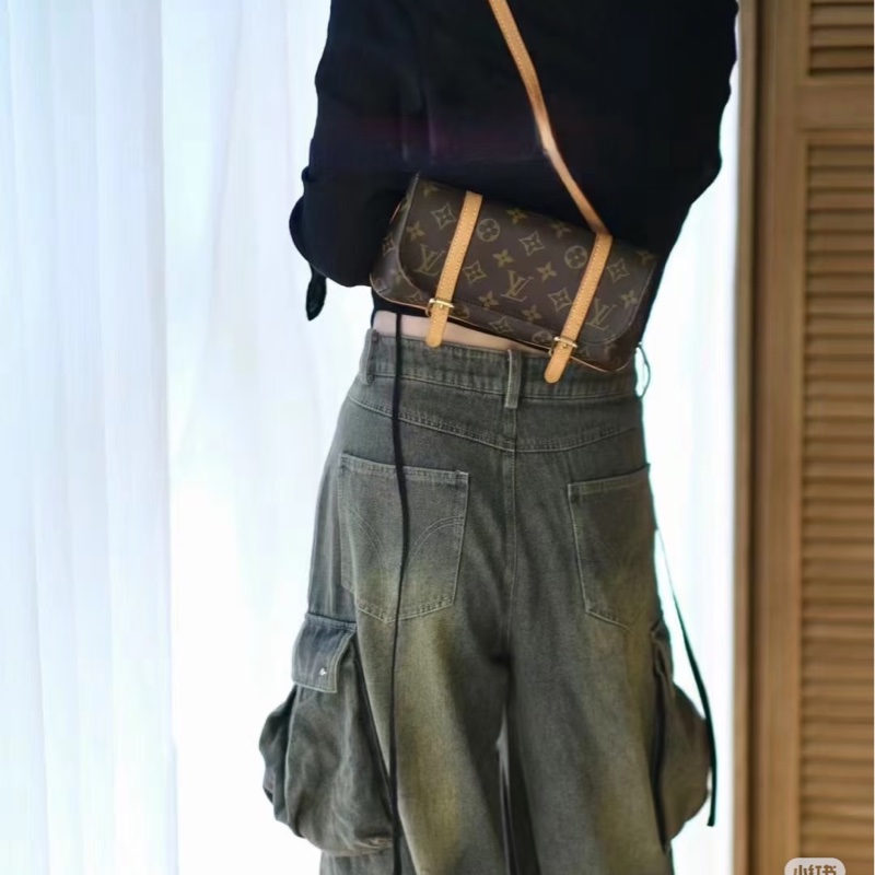 Lv marelle 絕版款 胸包 肩背 腰包-2