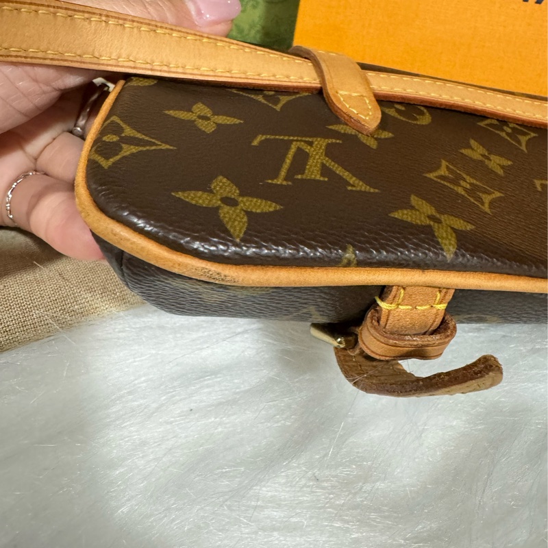 Lv marelle 絕版款 胸包 肩背 腰包-8