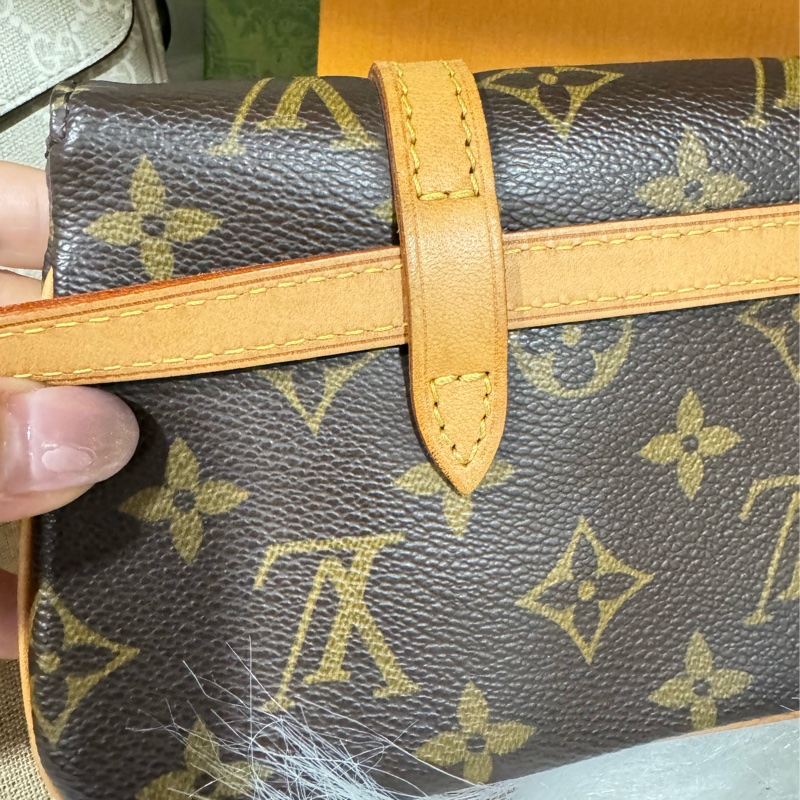 Lv marelle 絕版款 胸包 肩背 腰包-10
