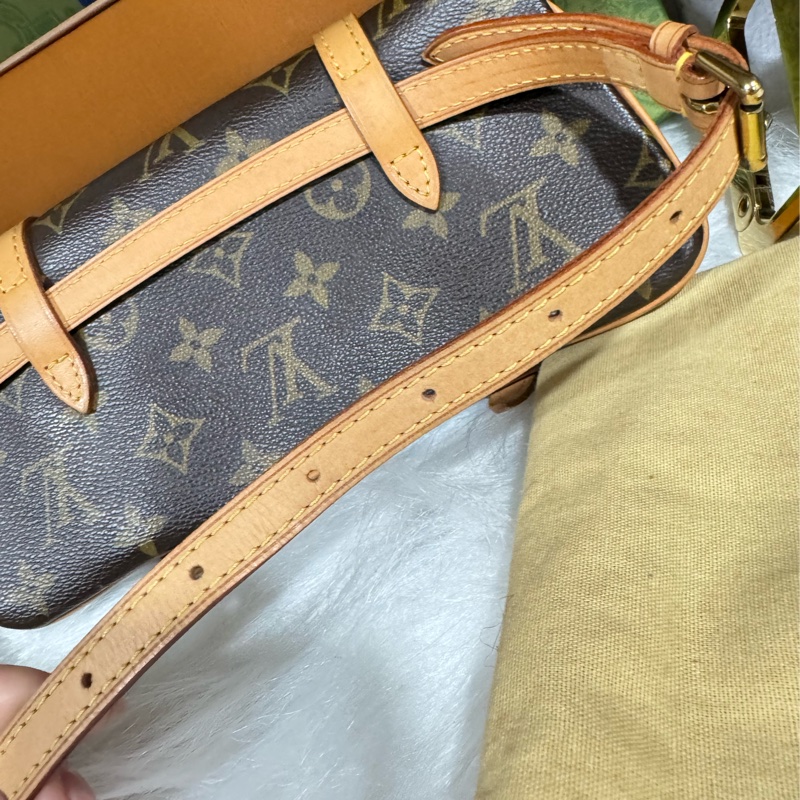 Lv marelle 絕版款 胸包 肩背 腰包-12