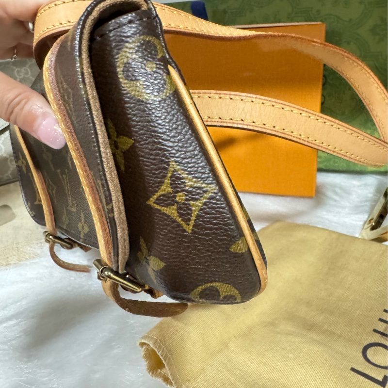 Lv marelle 絕版款 胸包 肩背 腰包-14