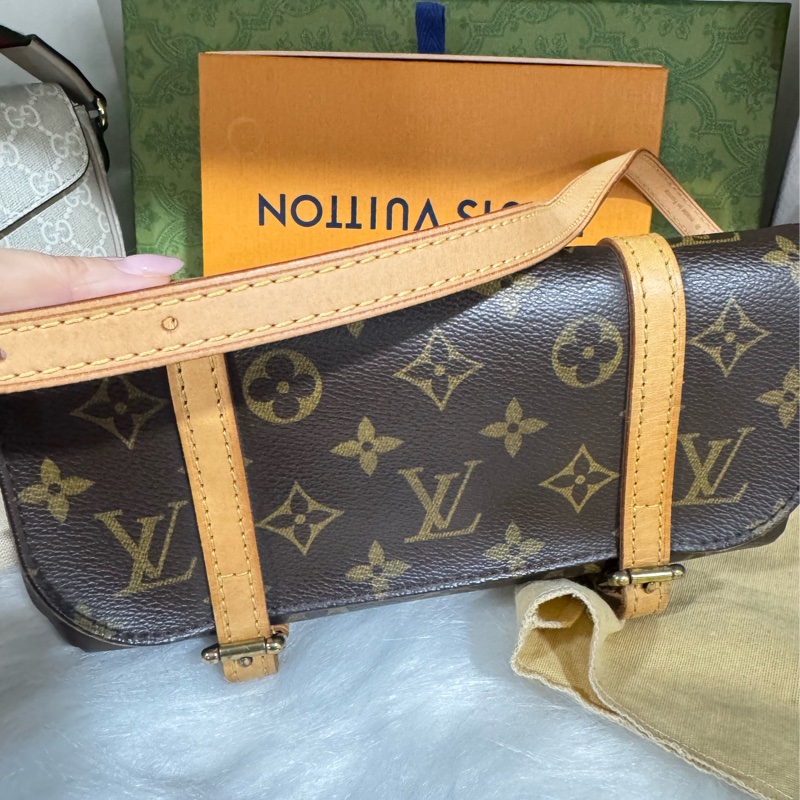 Lv marelle 絕版款 胸包 肩背 腰包-15