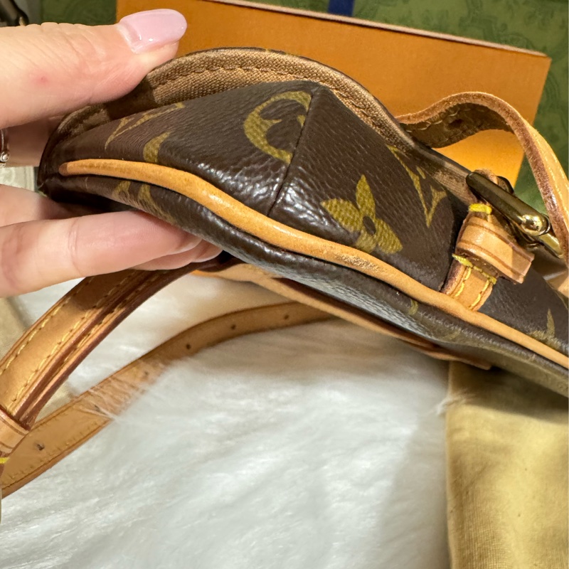 Lv marelle 絕版款 胸包 肩背 腰包-18