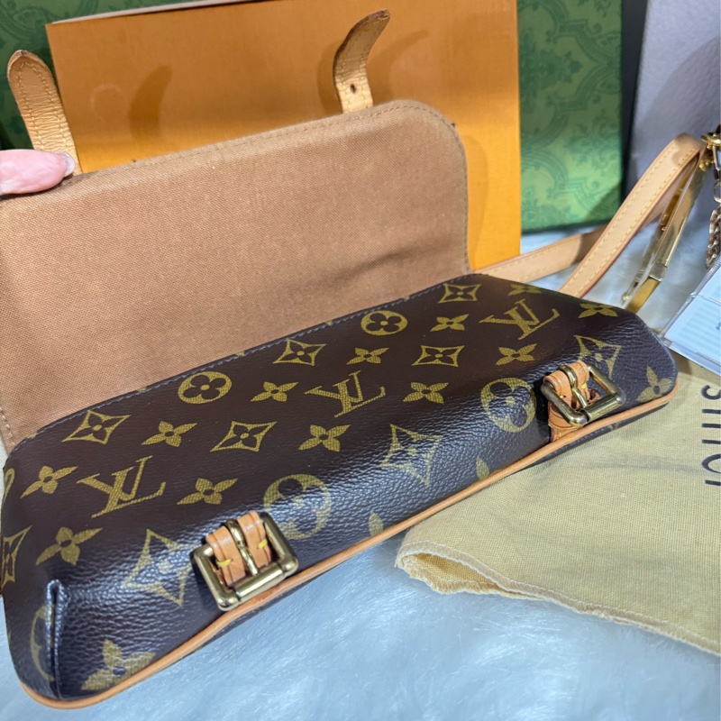 Lv marelle 絕版款 胸包 肩背 腰包-23