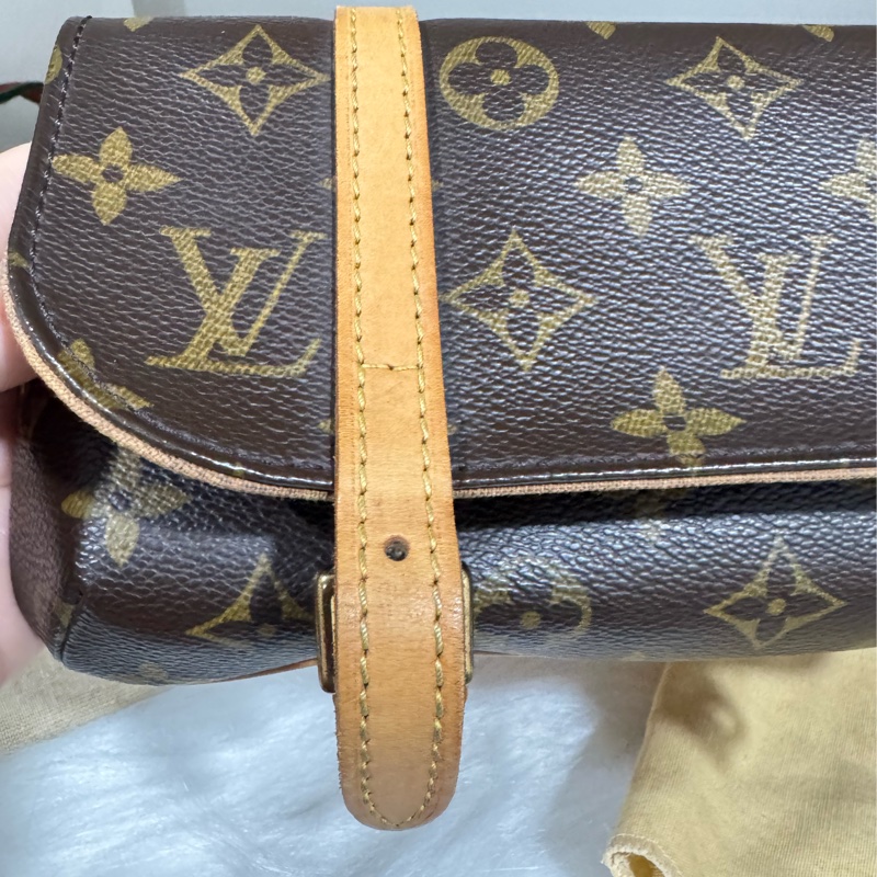 Lv marelle 絕版款 胸包 肩背 腰包-24