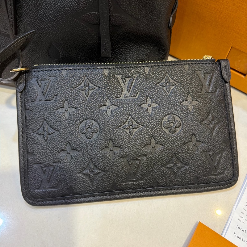 【全新現貨】LV CarryAll PM 黑色壓紋全皮革 Empreinte (附 2025 維也納購證)-2