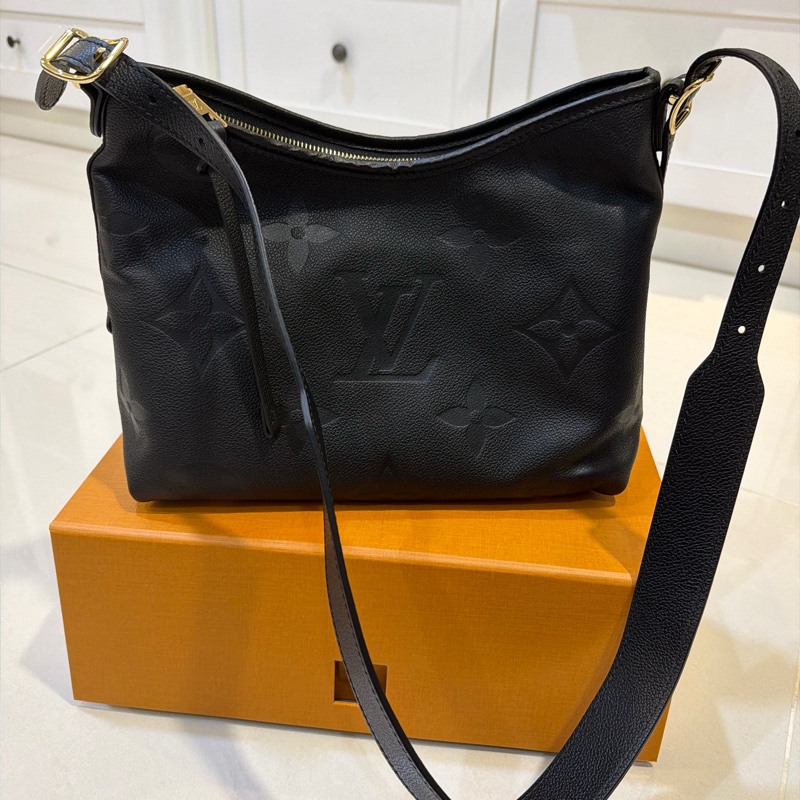 【全新現貨】LV CarryAll PM 黑色壓紋全皮革 Empreinte (附 2025 維也納購證)-6
