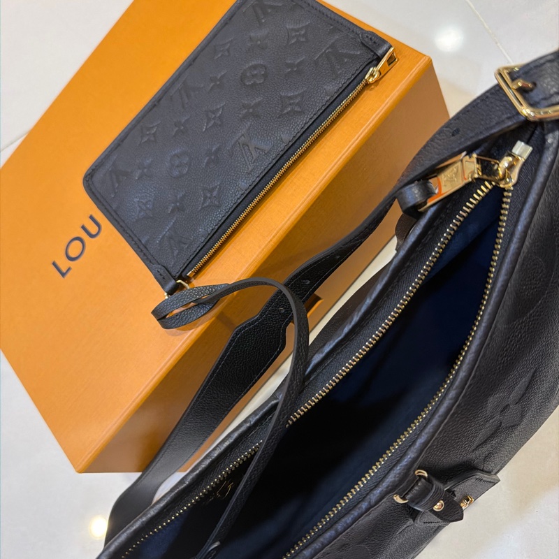 【全新現貨】LV CarryAll PM 黑色壓紋全皮革 Empreinte (附 2025 維也納購證)-8