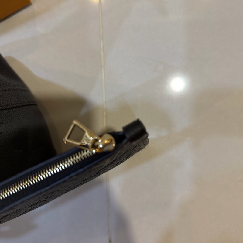 【全新現貨】LV CarryAll PM 黑色壓紋全皮革 Empreinte (附 2025 維也納購證)-12