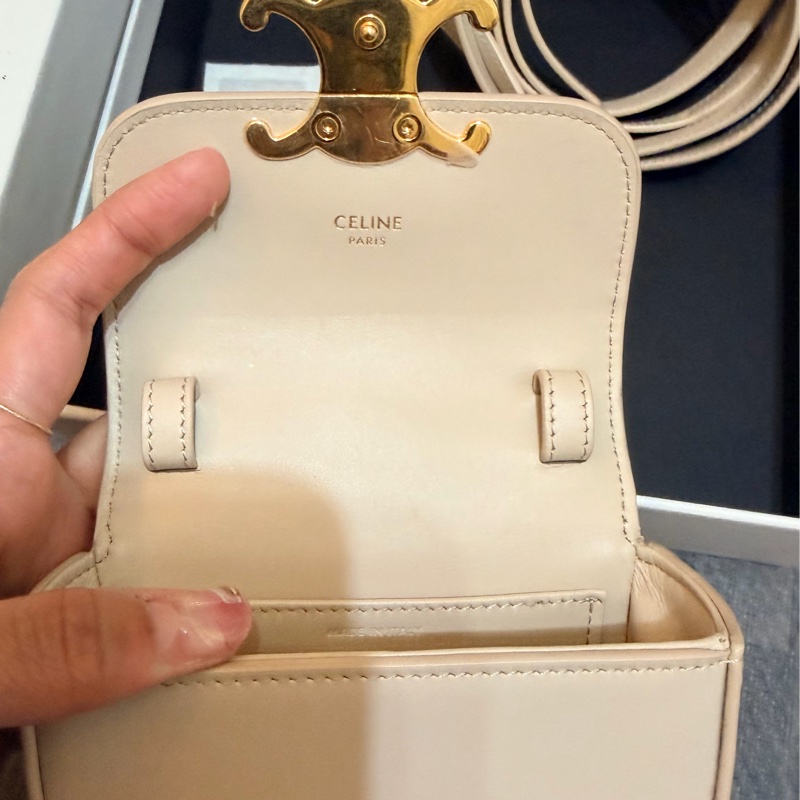 celine 迷你凱旋門小廢包 （米色）-2