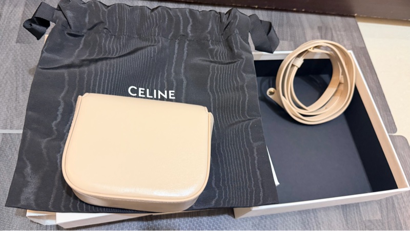 celine 迷你凱旋門小廢包 （米色）-4