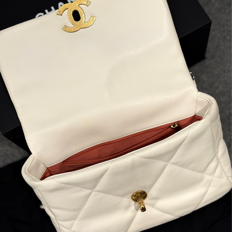 Chanel 19白色口蓋包-3