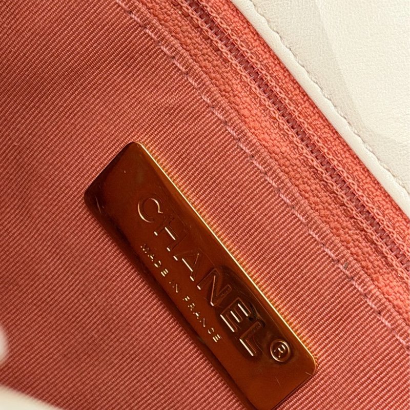 Chanel 19白色口蓋包-6