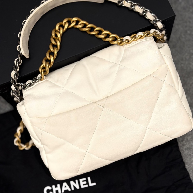 Chanel 19白色口蓋包-10