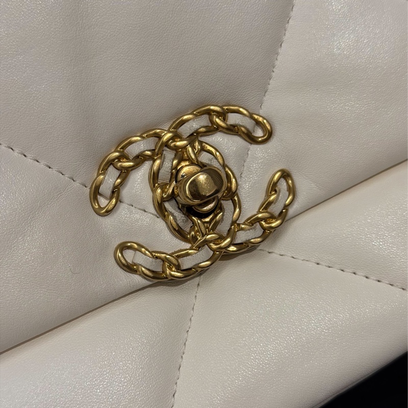 Chanel 19白色口蓋包-15