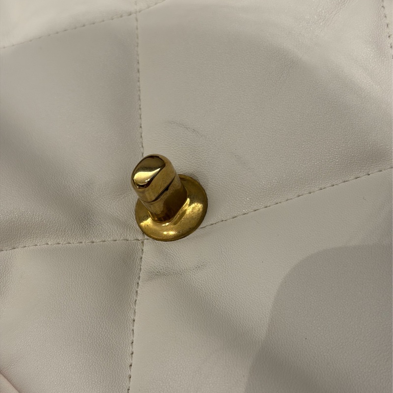 Chanel 19白色口蓋包-17