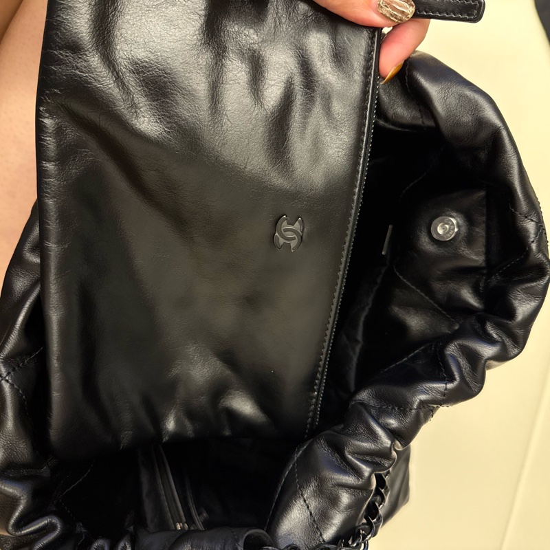 Chanel 22bag so balck中號-9