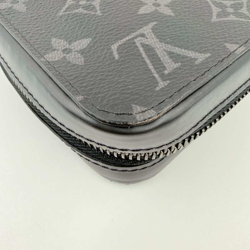 Louis Vuitton -黑灰原花拉鍊手拿包-5