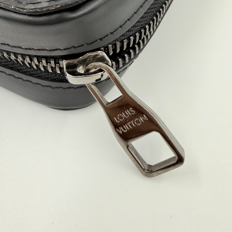 Louis Vuitton -黑灰原花拉鍊手拿包-12