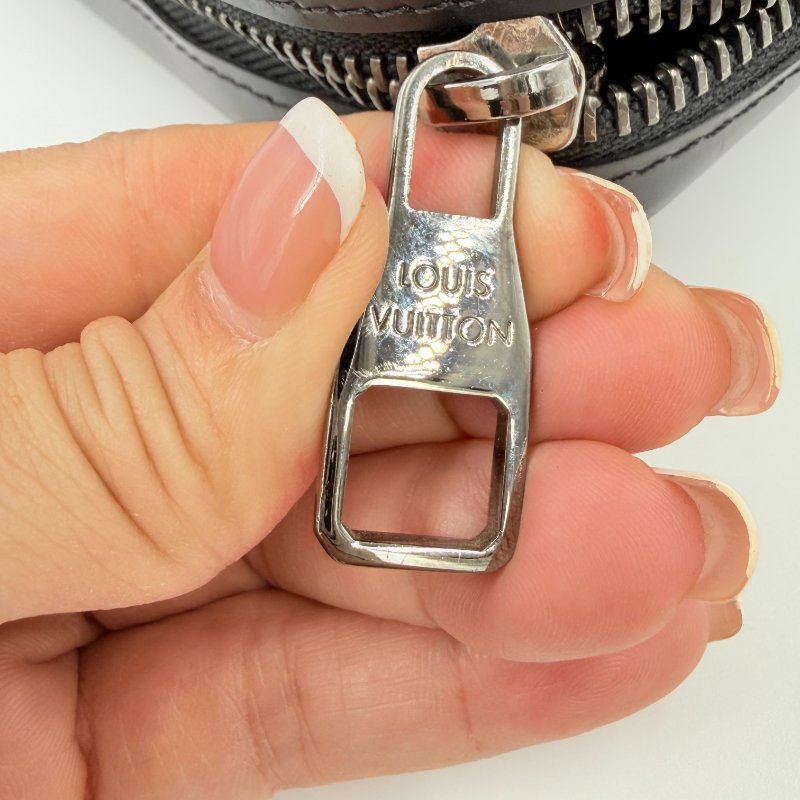 Louis Vuitton -黑灰原花拉鍊手拿包-13