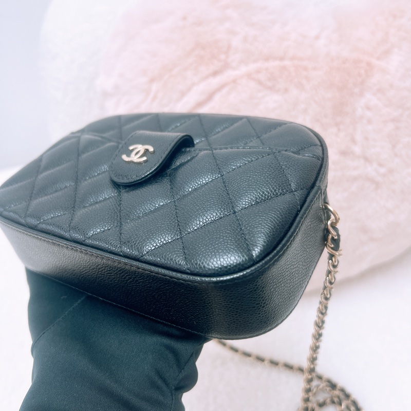 Chanel 黑金牛皮相機包 woc-3