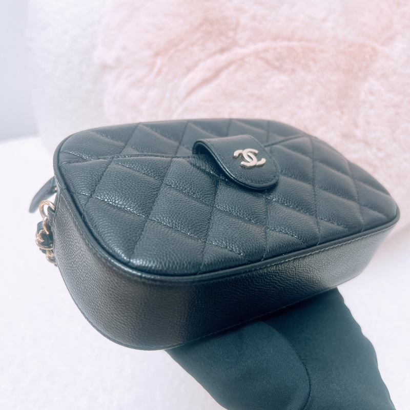 Chanel 黑金牛皮相機包 woc-4