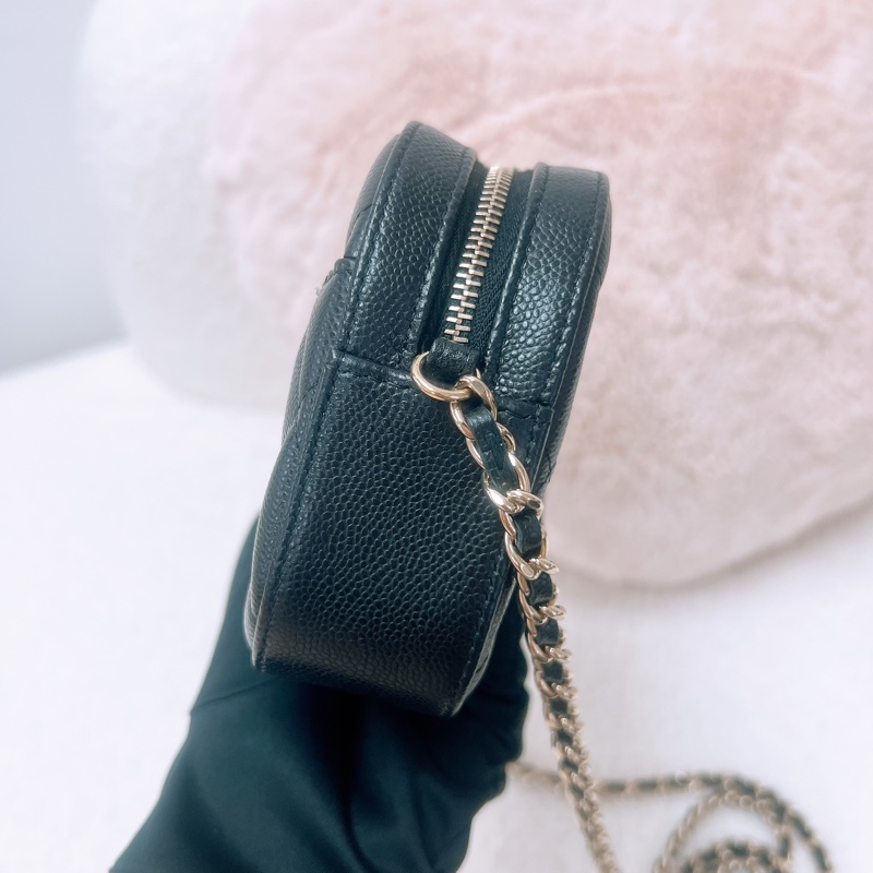 Chanel 黑金牛皮相機包 woc-5