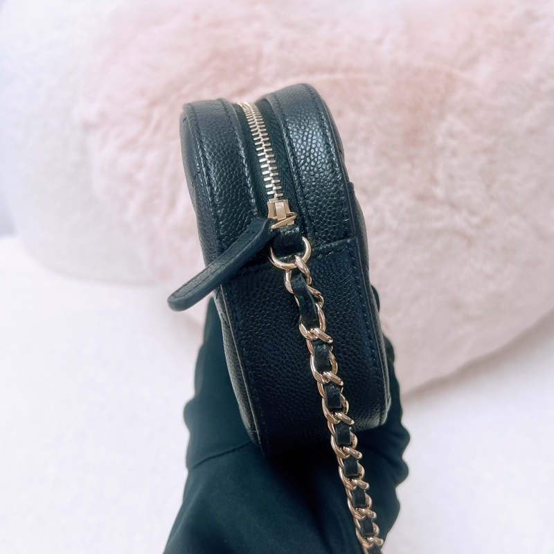 Chanel 黑金牛皮相機包 woc-6