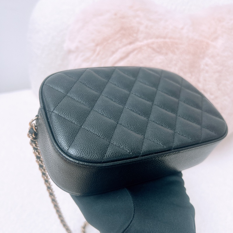 Chanel 黑金牛皮相機包 woc-8