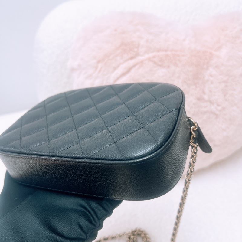 Chanel 黑金牛皮相機包 woc-9