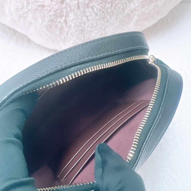 Chanel 黑金牛皮相機包 woc-11