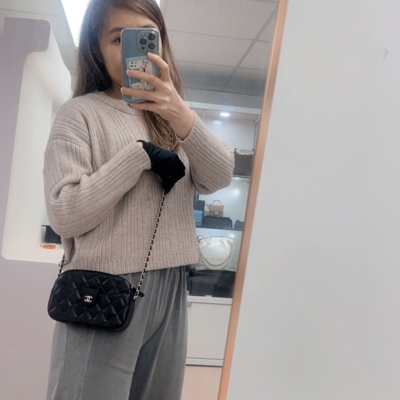 Chanel 黑金牛皮相機包 woc-13