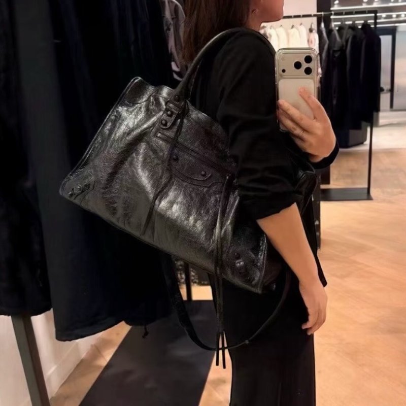 ✨2026季度全新✨Balenciaga 808388 Le City 小羊皮大款機車包 黑色銅釦-1