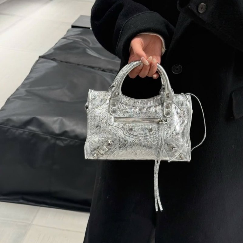 ✨2026季度全新✨Balenciaga Le City Mini 小羊皮迷你機車包 銀色﻿-2
