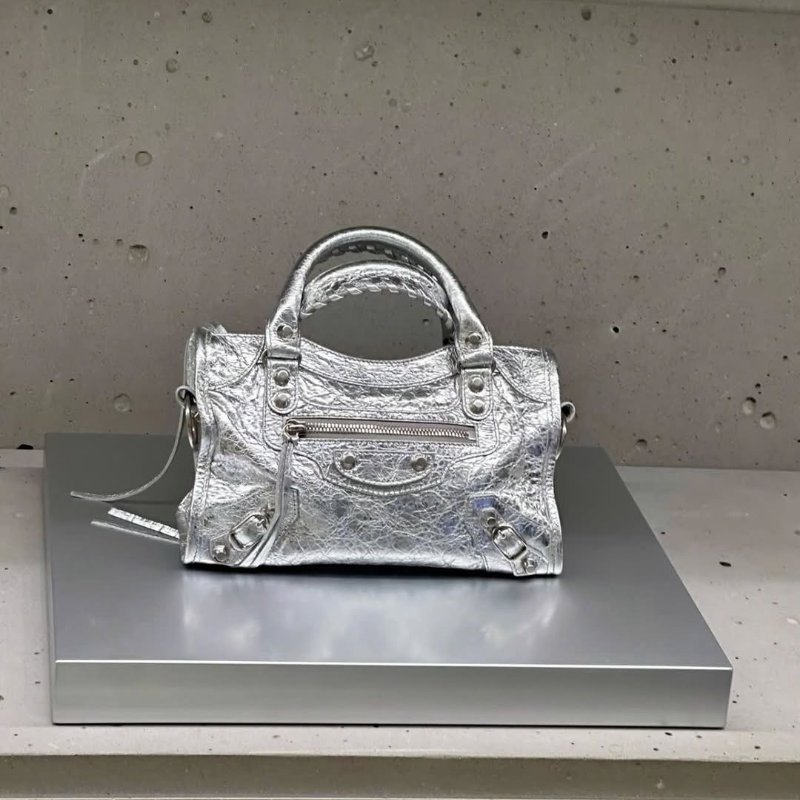 ✨2026季度全新✨Balenciaga Le City Mini 小羊皮迷你機車包 銀色﻿-4