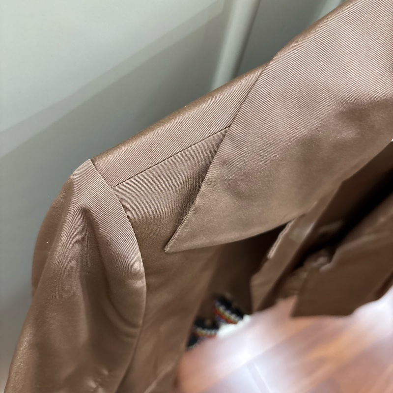 Dior可可色光澤感傘狀外套-7