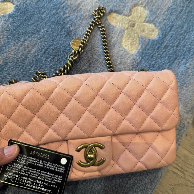 【96新 ✨ 全網最低價！】 Chanel 香奈兒 CF櫻花粉 牛皮 限量金幣 鏈條包（下單前先詢問庫存❗️）-1