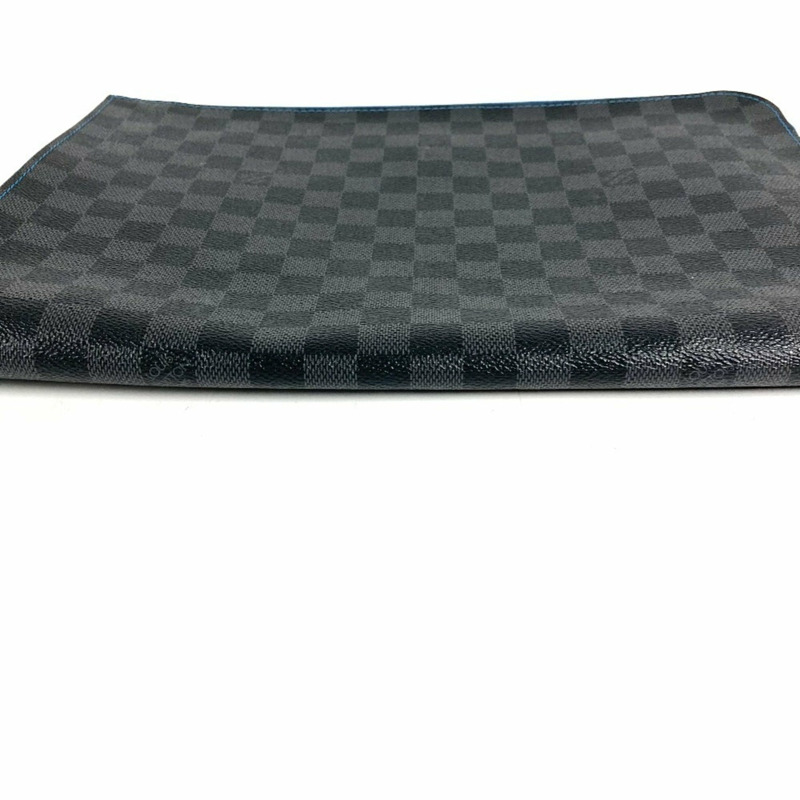 路易威登 N64032 Damier Graphite Pochette Jour GM 手袋。這款 GM 手袋採用 L 型拉鍊，黑色帆布材質。男女皆宜。-2