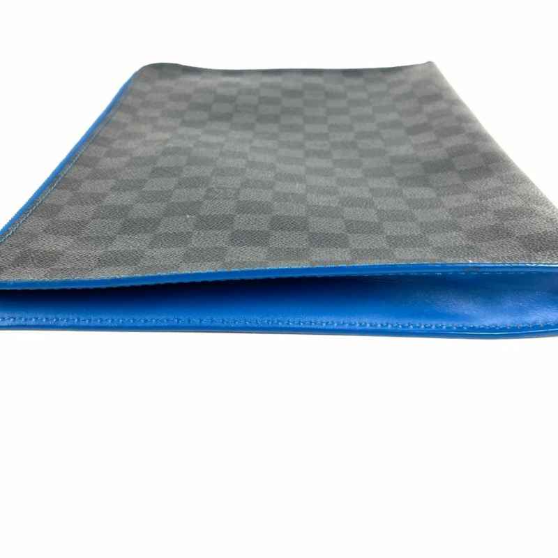 路易威登 N64032 Damier Graphite Pochette Jour GM 手袋。這款 GM 手袋採用 L 型拉鍊，黑色帆布材質。男女皆宜。-5