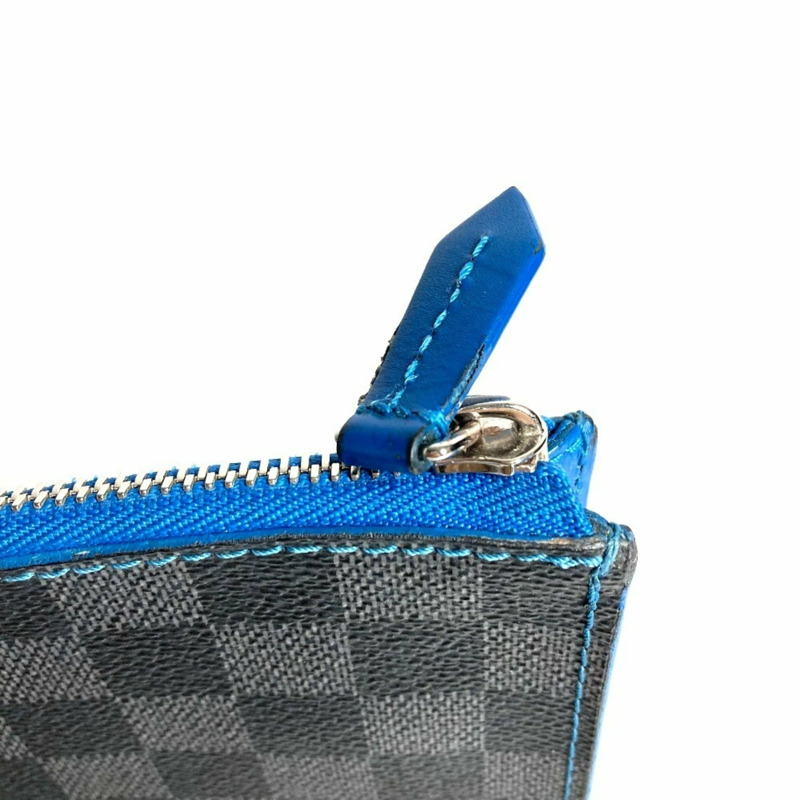 路易威登 N64032 Damier Graphite Pochette Jour GM 手袋。這款 GM 手袋採用 L 型拉鍊，黑色帆布材質。男女皆宜。-8